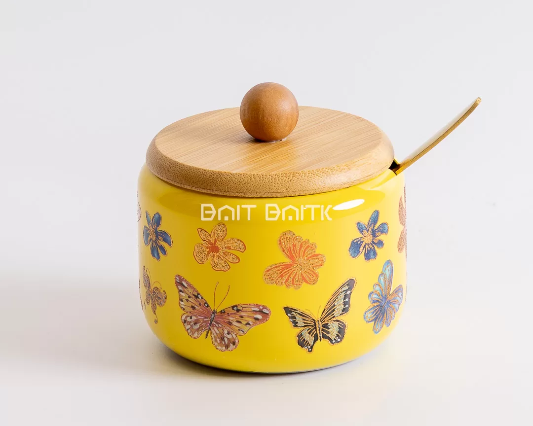 سكّرية الفراشات الصفراء بغطاء خشبي وملعقة ذهبية – Yellow Butterfly Sugar Jar with Bamboo Lid