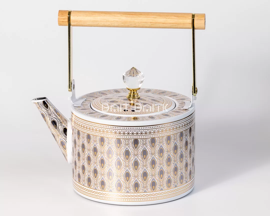 إبريق شاي فاخر بنقشة ريش ومقبض خشبي وغطاء كريستال