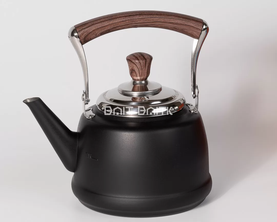 histling kettle 1.5L matte black wooden handle front view